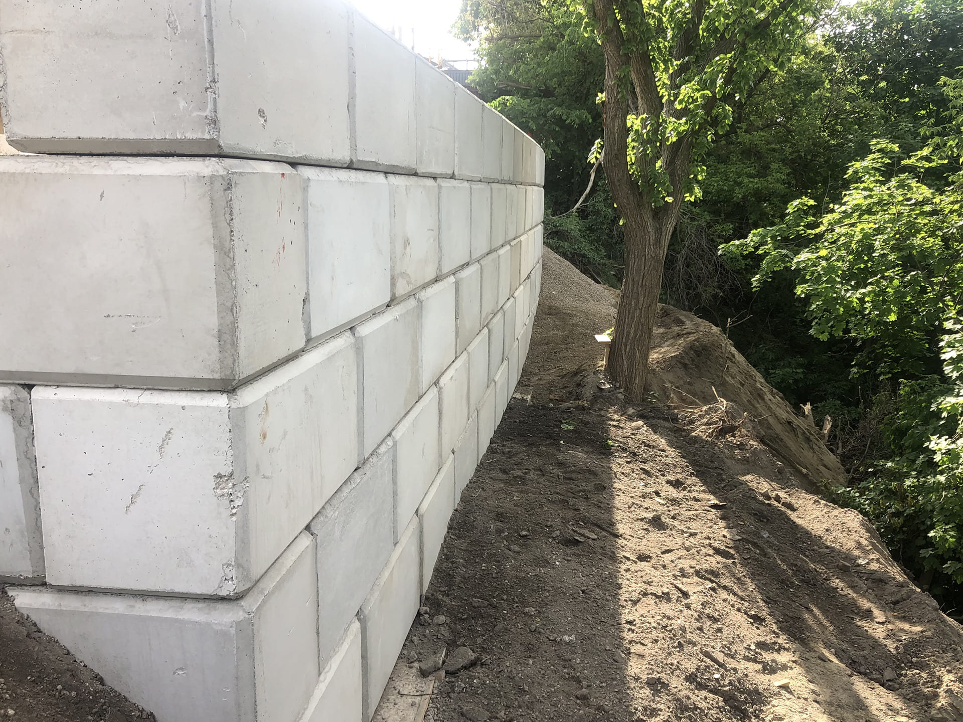 How to Fix a Damaged Retaining Wall: Complete Homeowner’s Guide